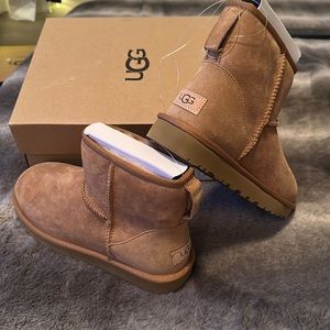 UGG CLASSIC MINI II